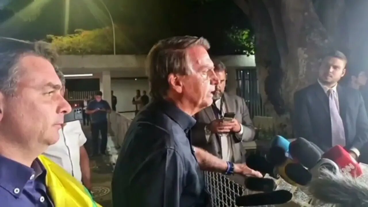 Bolsonaro comemora bancada na Câmara e ironiza votação de Joice e Frota....