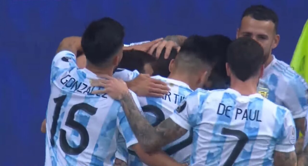 Argentina es el nuevo líder del Grupo A de la Copa América después de imponerse 1-0 a Uruguay