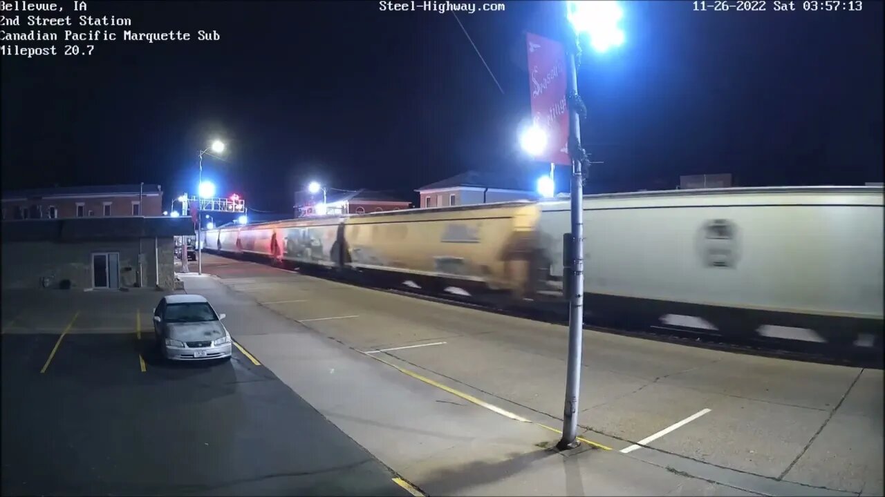 CP 7021 Leads SB CP 374 Grain at Guttenberg, Dubuque, Bellevue, Muscatine & Washington, IA 11-26-22