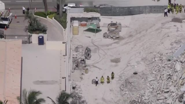 Building collapses in Miami Beach