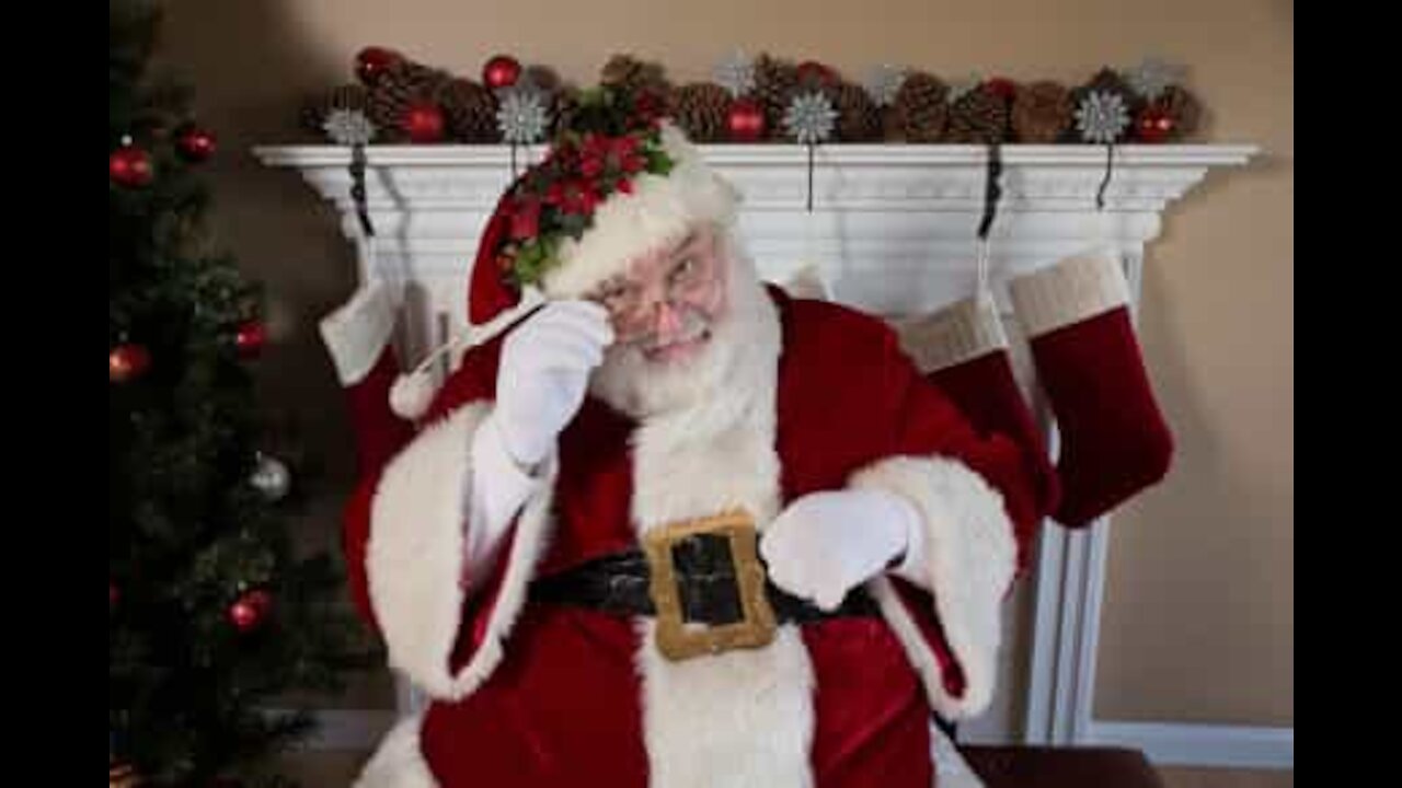 Menino desafia Pai Natal para uma corrida amorosa