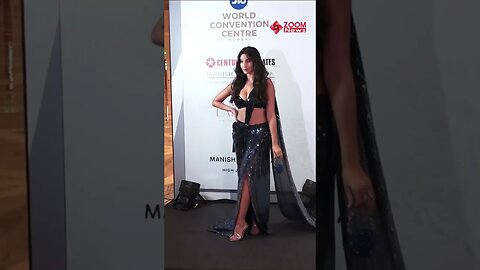 Nora Fatehi pose for the paps at Manish Malhotra's couture show #shorts