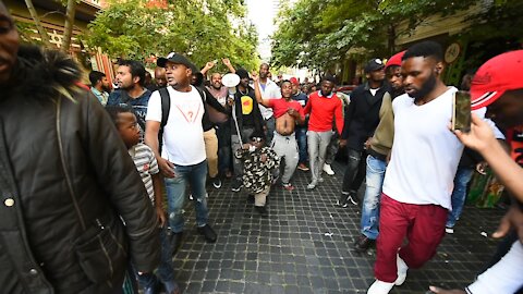 SOUTH AFRICA - Cape Town - Foreign nationals protest outside the UNHCR offices in Cape Town (Video) (VgP)