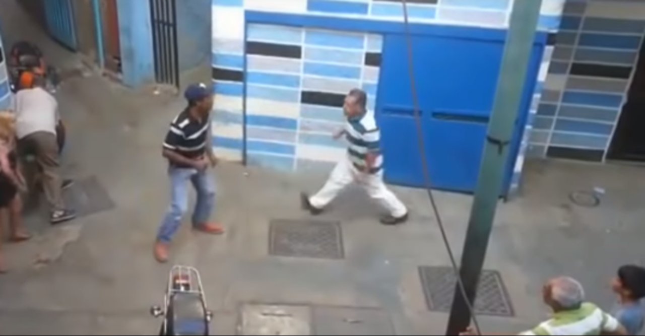 Man fights grandad but then grandad does something spectaculair