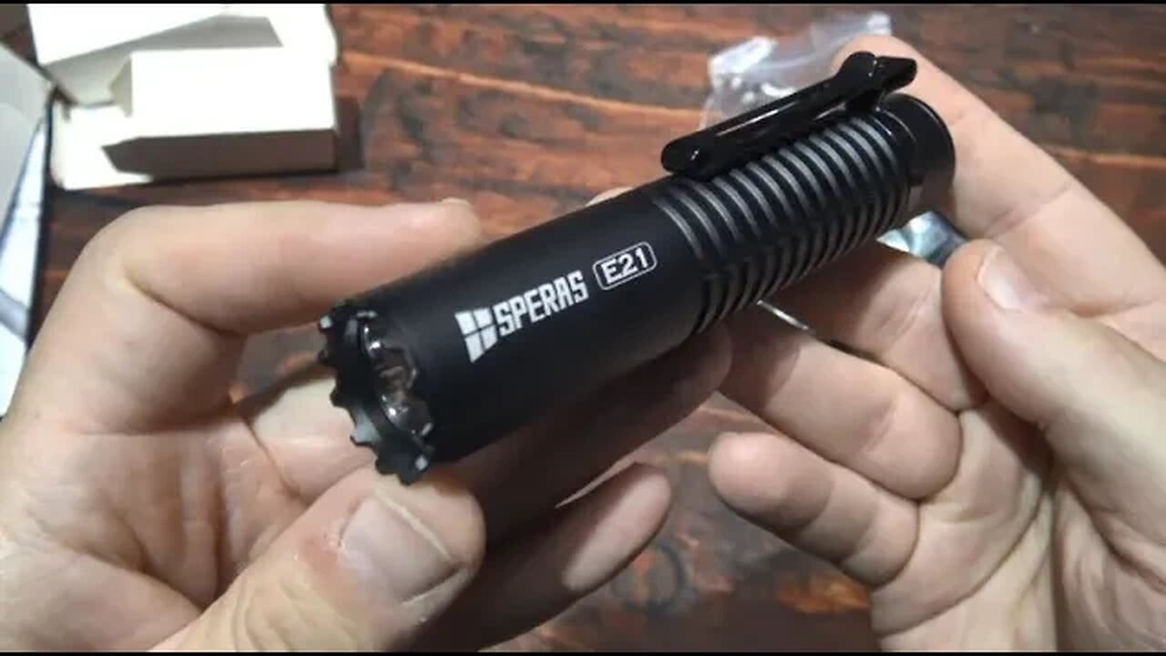 "Sneak Peek" Speras E21 Flashlight Kit Review! (Unique 360° Tail Switch!)