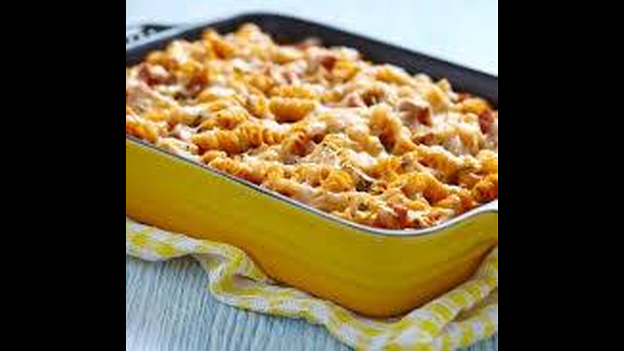 Baked ham and pasta casserole