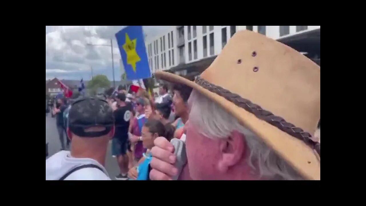 🇦🇺🚨 Australian Politician Barnaby Joyce Gets Called Out By Protesters