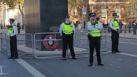 women of world war 2 statue police guard 12 November 2022