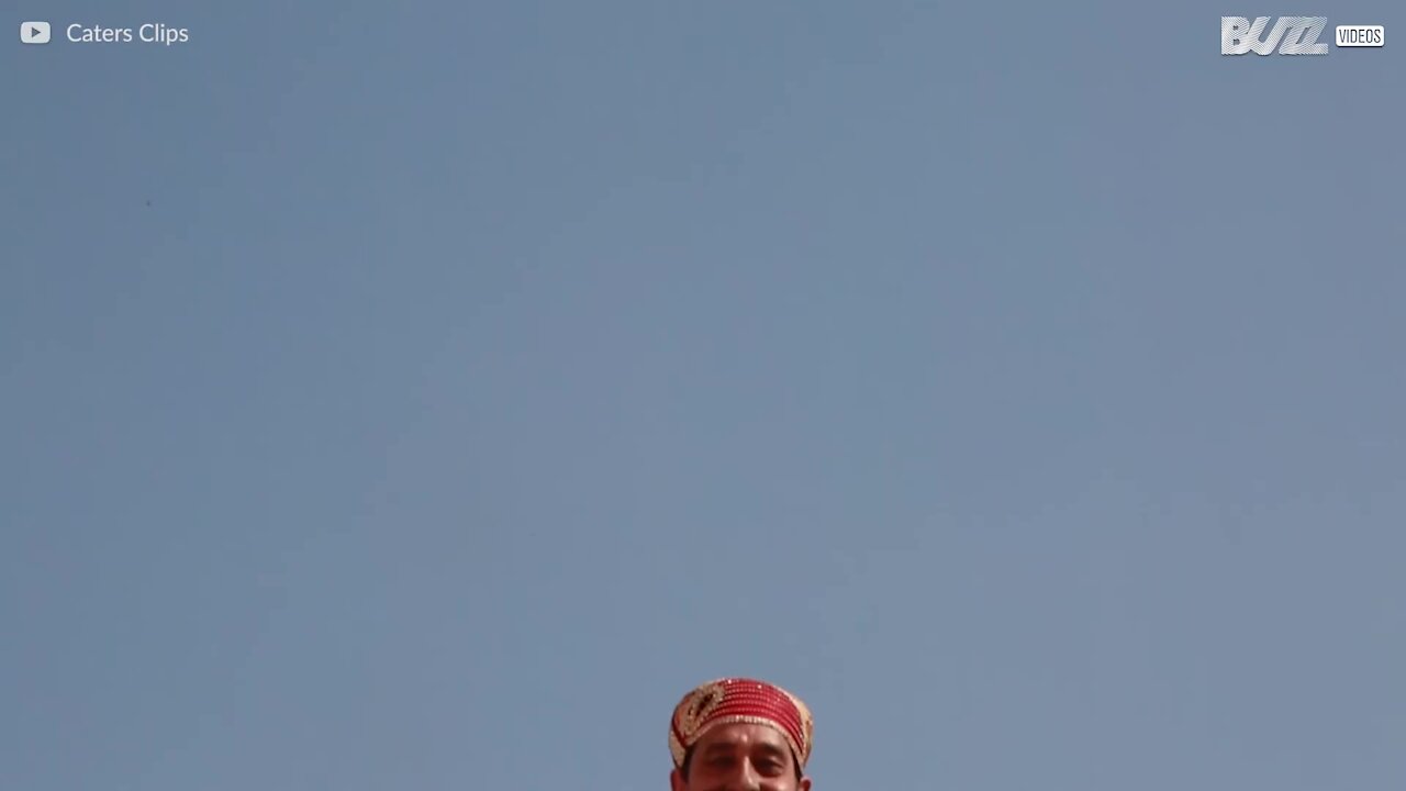 Rencontrez l'homme à la plus longue moustache du monde