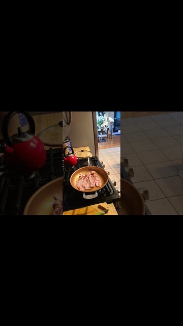 One Glorious Minute of Bacon Frying.