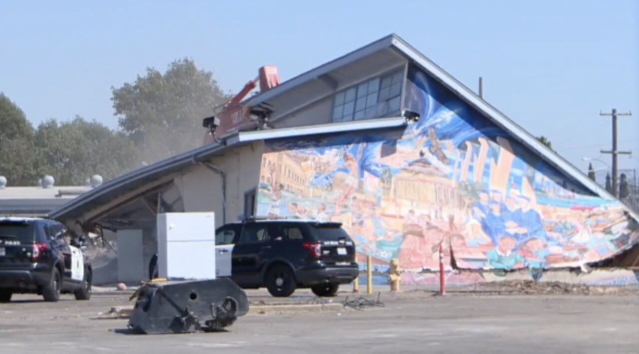 Artist of destroyed Barrio Logan school mural suing San Diego Unified