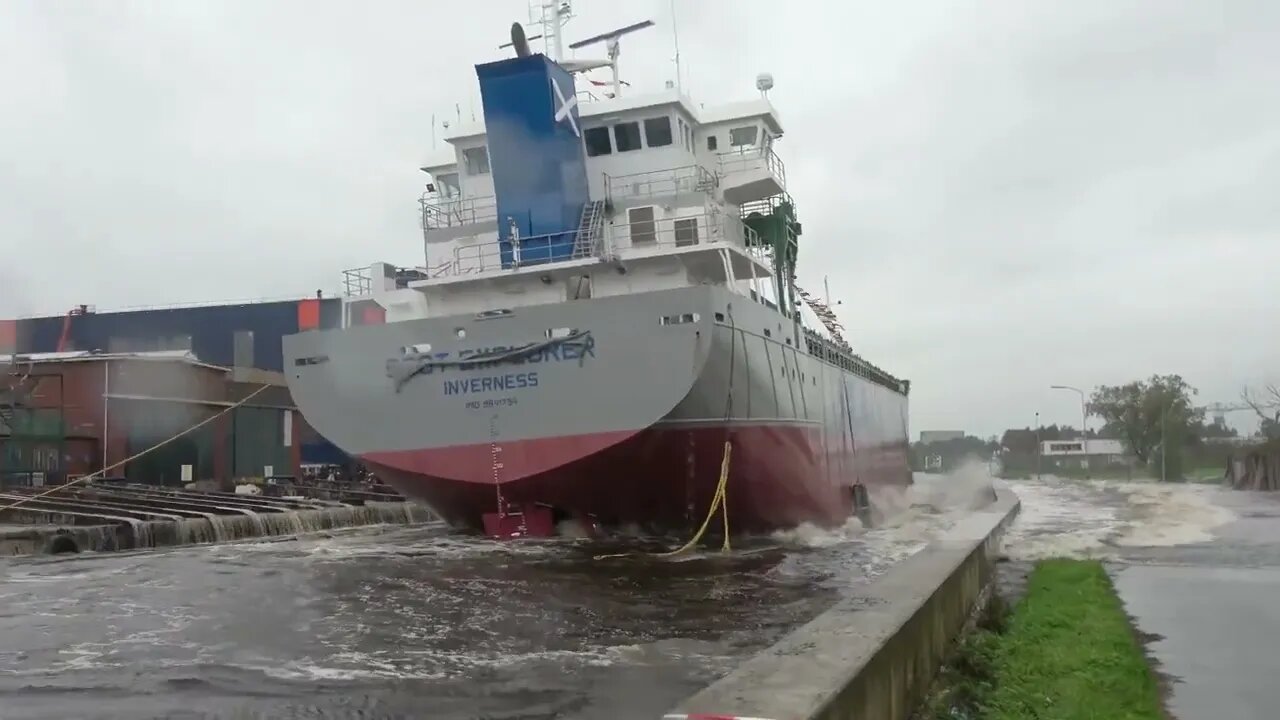 Ship Launch | 10 Awesome Waves, FAILS and CLOSE CALLS-1