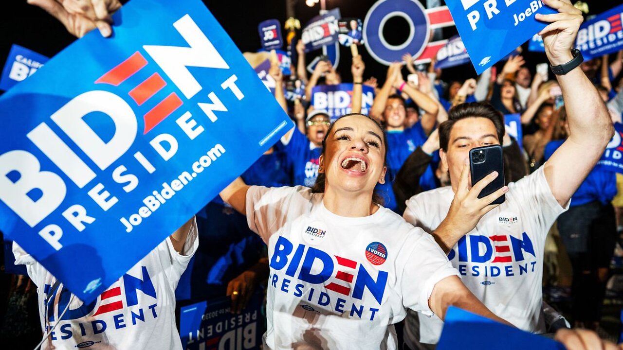 BIDEN SUPER FANS ON A PLANE/PERVERTS ARE COOL IN CALIFORINA😂🤣