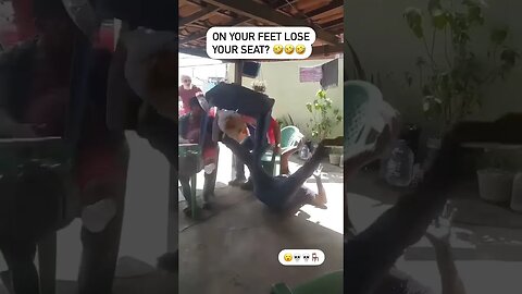 “on your feet lose your seat” 🤣😮🪑