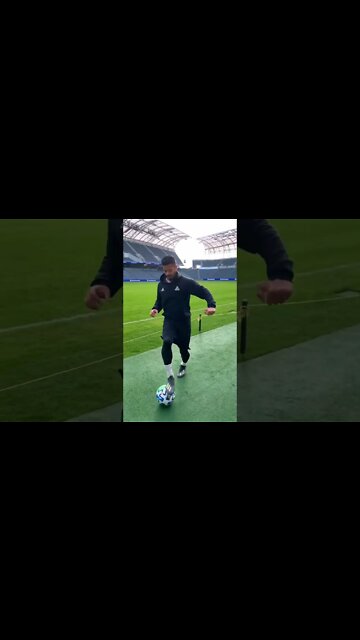 WARMING UP PITCHSIDE IN FOOTBALL STADIUM ⚽️✨ | Jeremy Lynch #Shorts