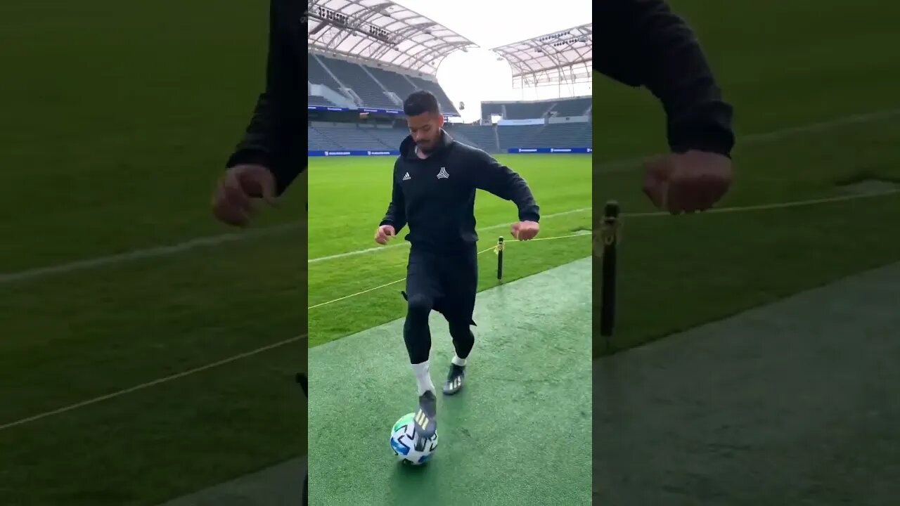 WARMING UP PITCHSIDE IN FOOTBALL STADIUM ⚽️✨ | Jeremy Lynch #Shorts