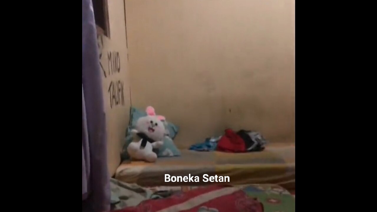 Boneka setan gerak sendiri