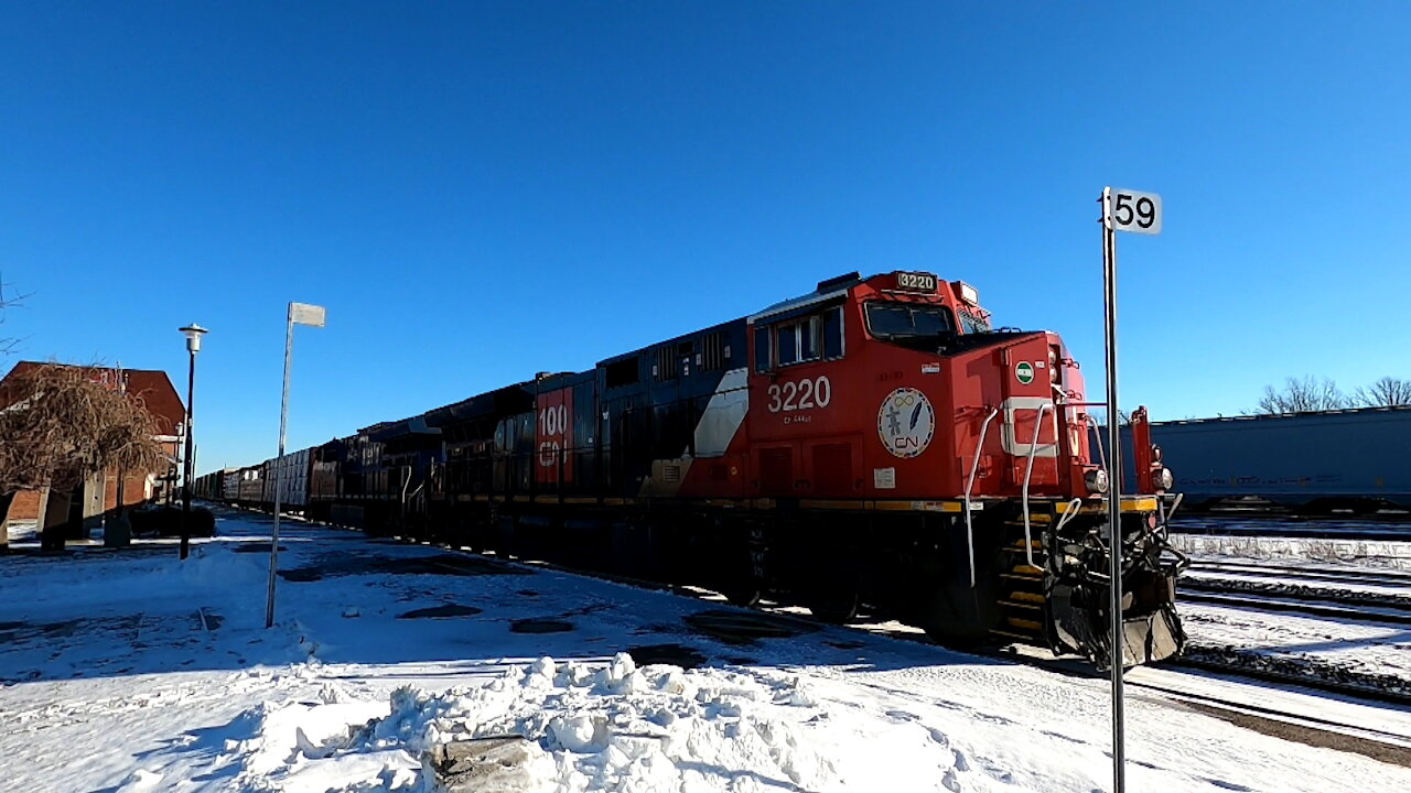 CN 3220 & GECX 2040 Engines Westbound Manifest In Ontario