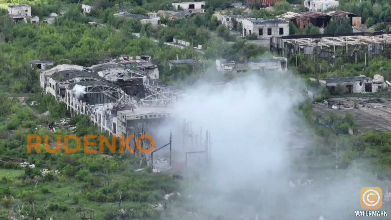DPR forces clear the Avdeekovsky industrial zone