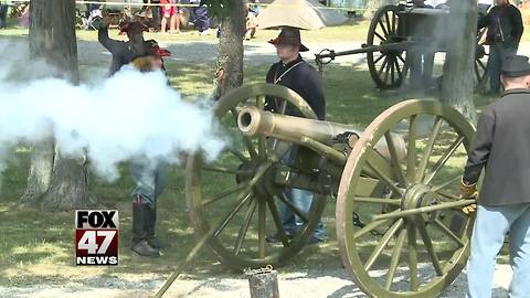 Thousands celebrate civil war muster