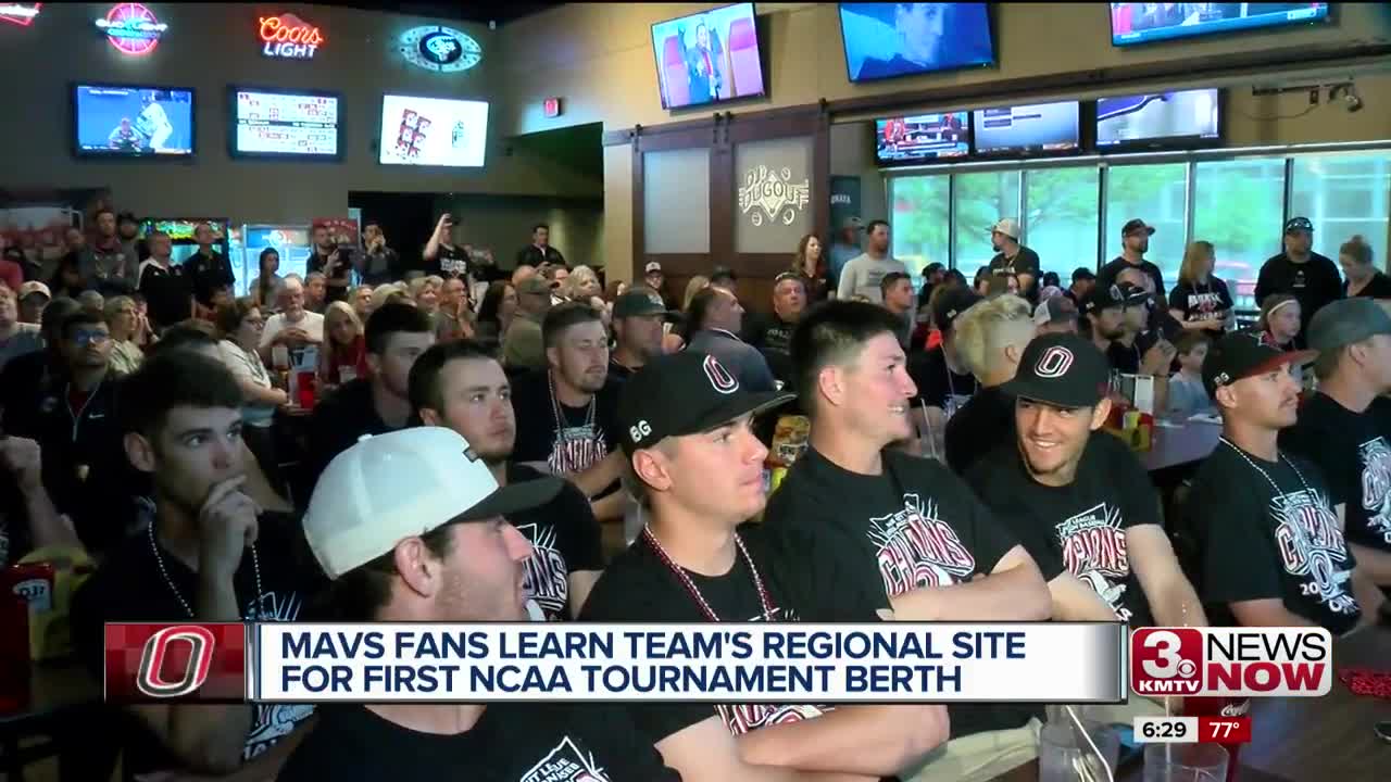 Omaha Mavericks fans take over DJ's Dugout for NCAA Selection Show watch party