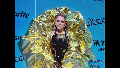 Los looks MÀS f e O s de los premios TIK TOK 2024