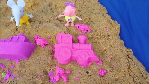 168 9Peppa Pig at the Beach finds Dinosaur Fossils Toy Learning Video for Kids!