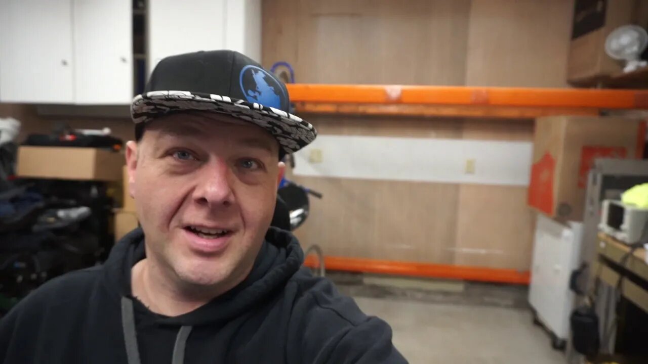 MEGA VLOG 469: new years day in the garage- BUSY!