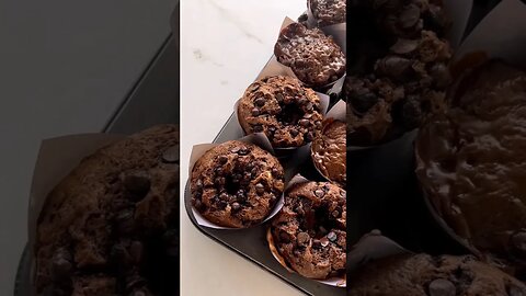 Chocolate and Caremal Muffins #trendingshorts #fingerfood #arabianfoods #viralvideo #koreanfood