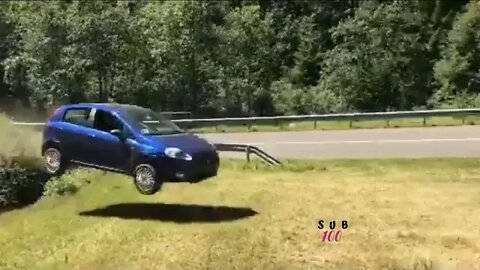 FIAT PUNTO GOES FLYING