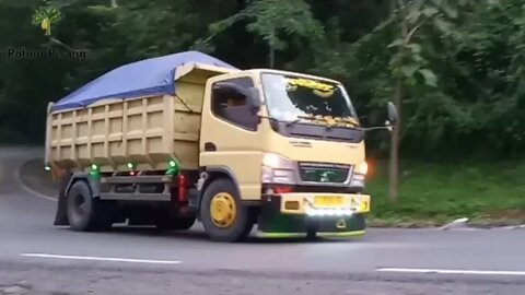 Dump Truk Canter Muatan Pasir Full Bak