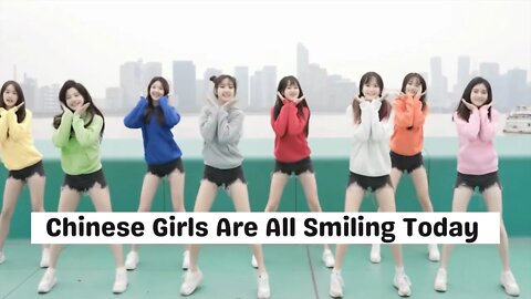 Chinese girls Are All Smiling For A Dance