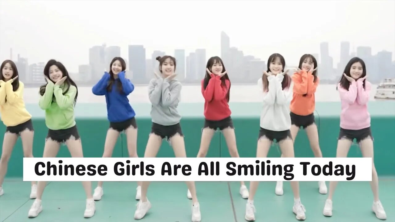 Chinese girls Are All Smiling For A Dance