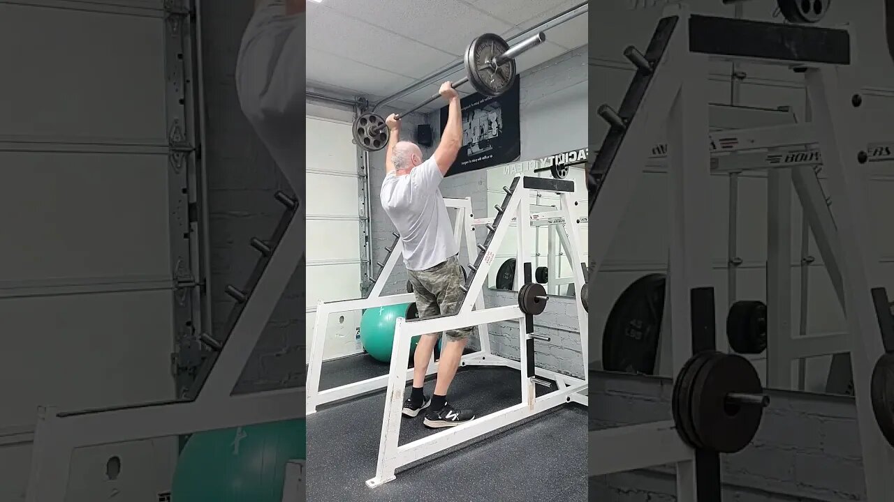 145lbs Shoulders press warm up, Crazy 🤪 old man