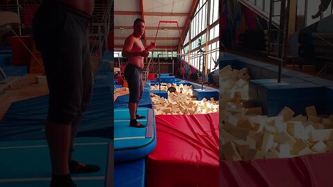 Salto z miejsca 🤨 #shortvideo #youtubeshorts #akrobatyka #trening #salto #akro #gym #skills