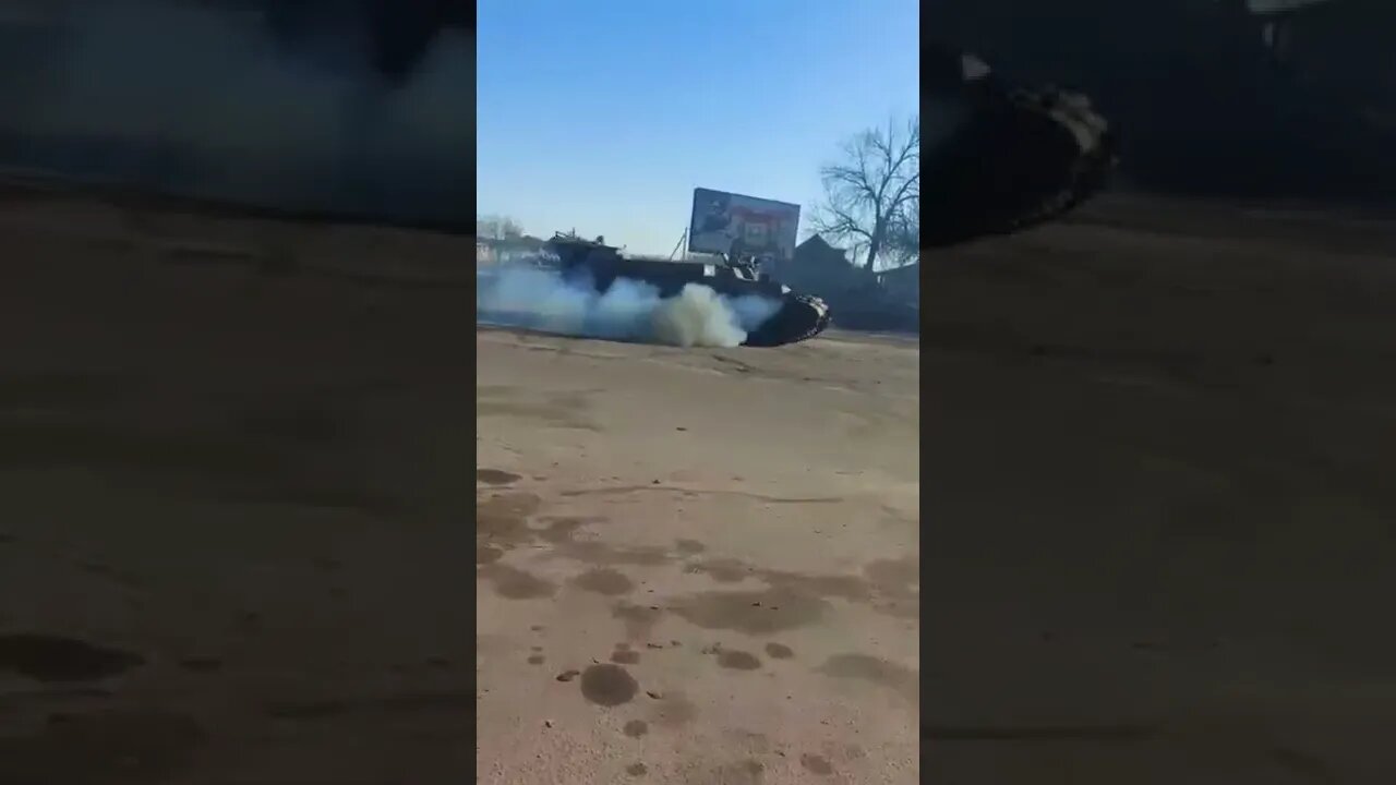 Locals in Volchansk, Kharkiv region, meet the Russian army. #ukraine