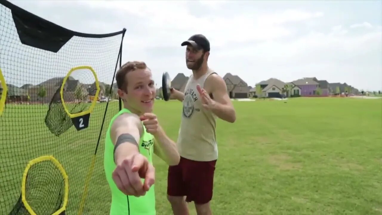 Frisbee Boomerang Trick Shot Battle