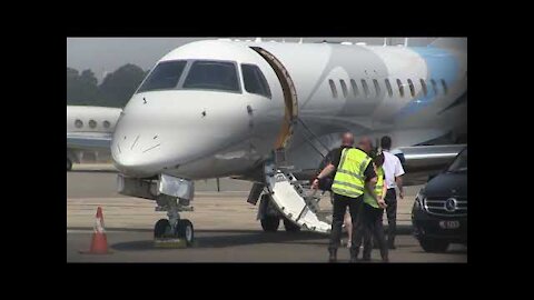 'Hollywood hunk Shawn Mendes arrives in Sydney to sound of screeching fans'