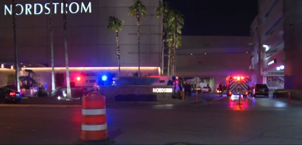 Police: 3 injured in shooting at Fashion Show mall on Las Vegas Strip