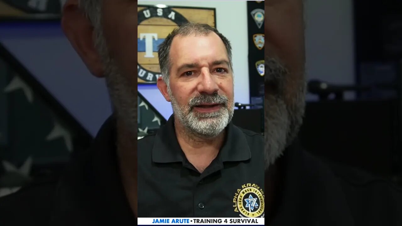 Being confident when threatened #selfdefense #kravmaga #selfdefensetraining #shorts