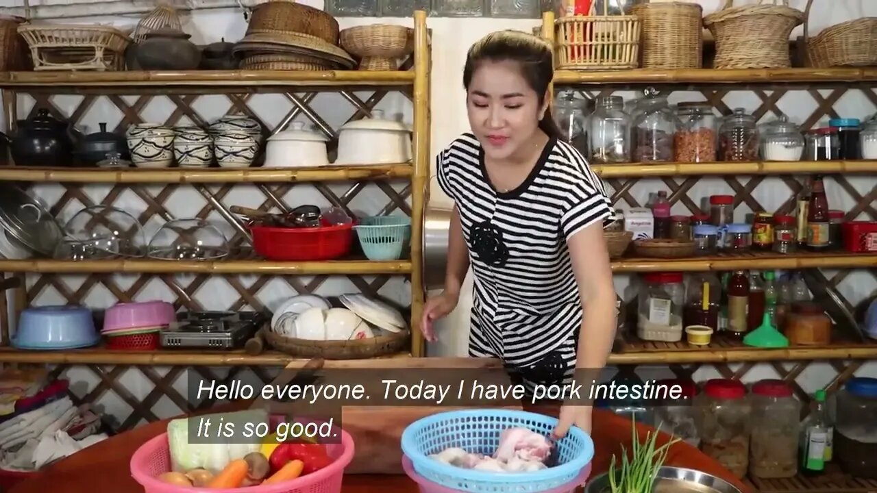 Market show, Yummy pork intestine cooking / Pork intestine with mix vegetable cooking