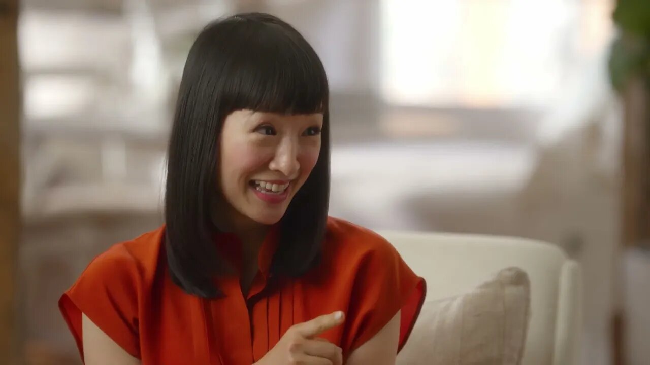 Live Translate - Interpreter Mode Demo with Marie Kondo - Pixel 6 Launch