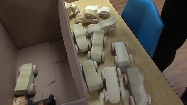 Indiana woodworkers become Santa's elves at Christmas, build toys for underprivileged kids