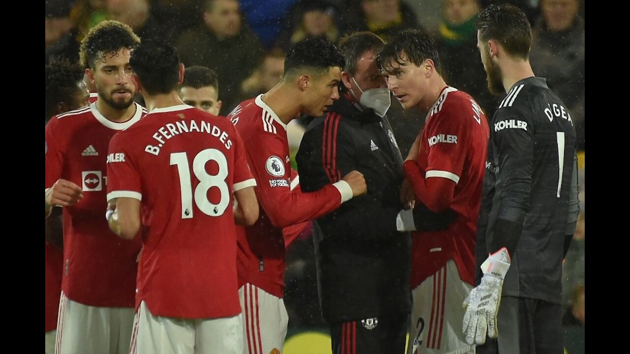 Victor Lindelof suffers worrying heart scare, defender taken off after suffering chest pains