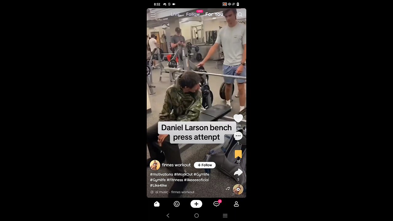 Larson working out 🤣🤣🤣🤣