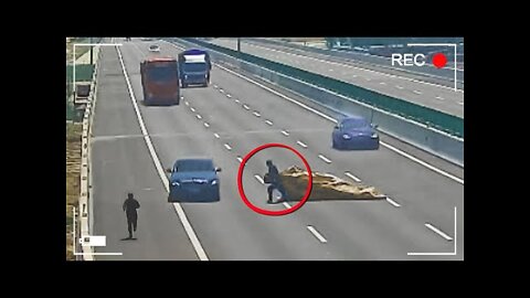 Incredible Road Moments Cought On Camera