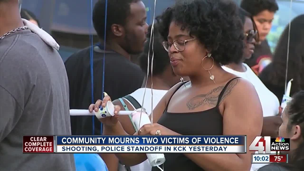 Community mourns death 2 people killed at KCK deli at vigil