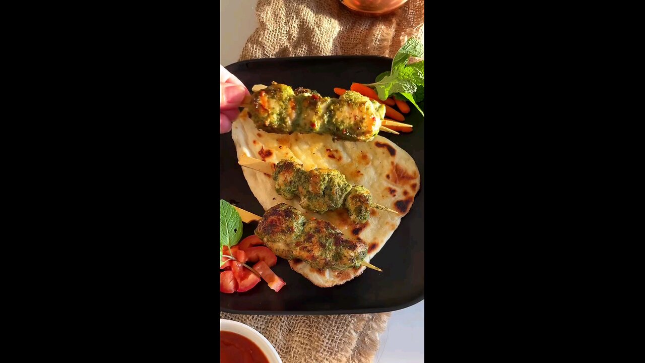 HARIYALI CHICKEN TIKKA |#hariyalichickentikka #chickentikka #chickenskewers #easykabab #desifood