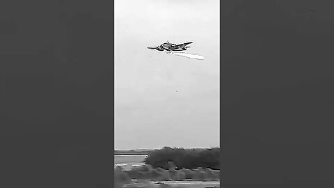 (Abril de 1944.) Lançamento de chamas do ar. #war #ww2 #historia