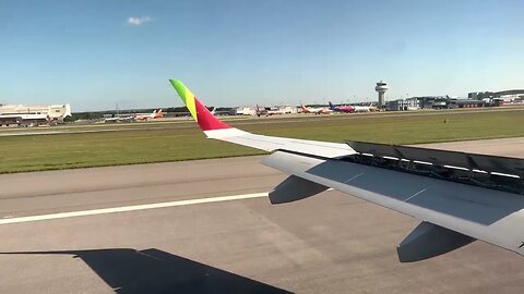 TAP Air Portugal Embraer 190 Landing London Gatwick LGW.